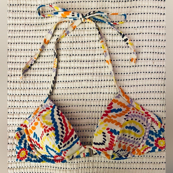 Lot of 3 swimsuit tops sized small - Picture 2 of 13